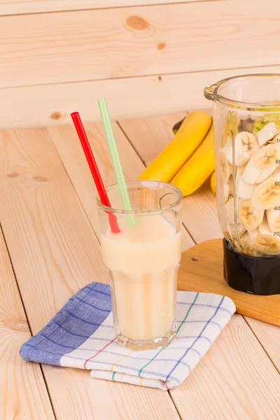 Banana juice och frukt. — Stockfoto