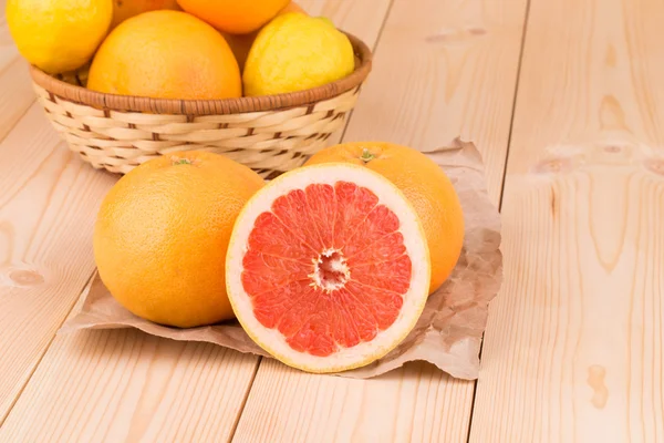 Fresh sliced grapefruits on wood table. — Stock Photo, Image
