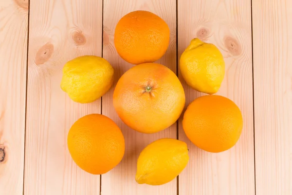 Nær opptil modne appelsiner og grapefrukt . – stockfoto