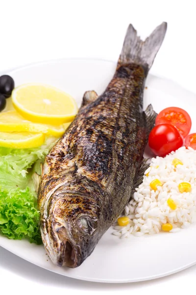 烤的鱼、 蔬菜和米饭 — 图库照片