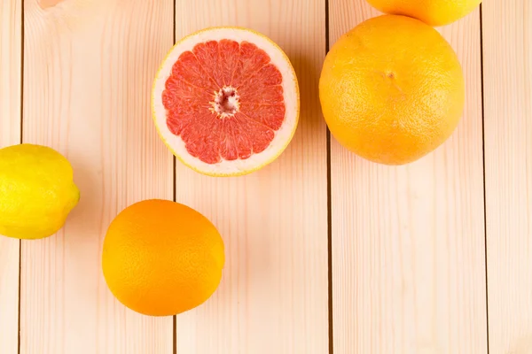 Fresh oranges lemons and grapefruit — Stock Photo, Image