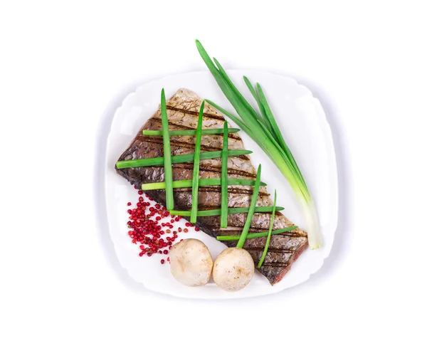 Gegrilltes Fischfilet mit Gemüse — Stockfoto