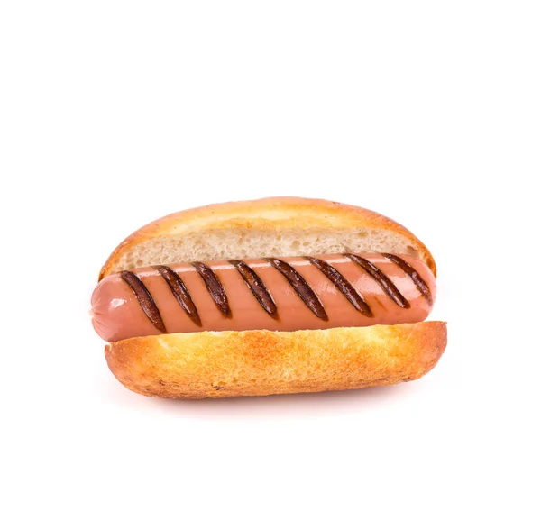 Hot dog isolato su bianco con panino — Foto Stock