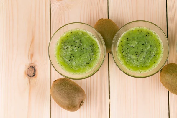 Smoothie Kiwi e kiwi — Fotografia de Stock