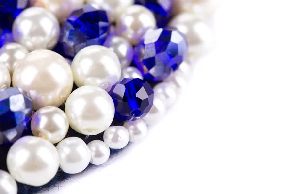 Bílé a modré perly štras. — Stock fotografie