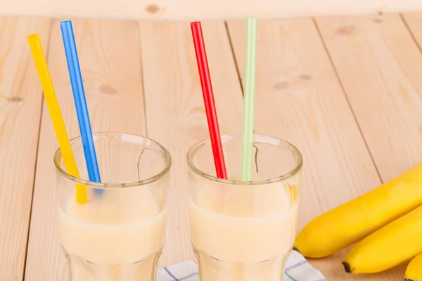 Banan och juice. — Stockfoto