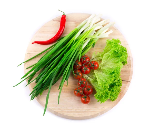 Plantaardige samenstelling op de houten bord. — Stockfoto