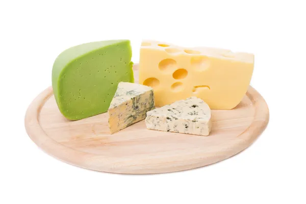 Différents fromages isolés — Photo