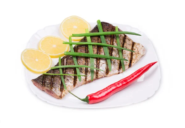 Grilled fish with vegetables — Stock Photo, Image