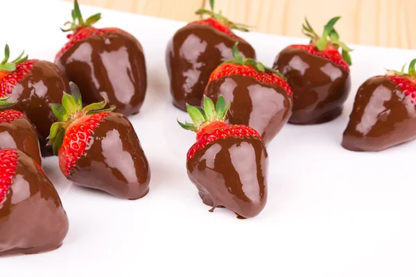 Gourmet-Erdbeeren mit Schokolade überzogen — Stockfoto