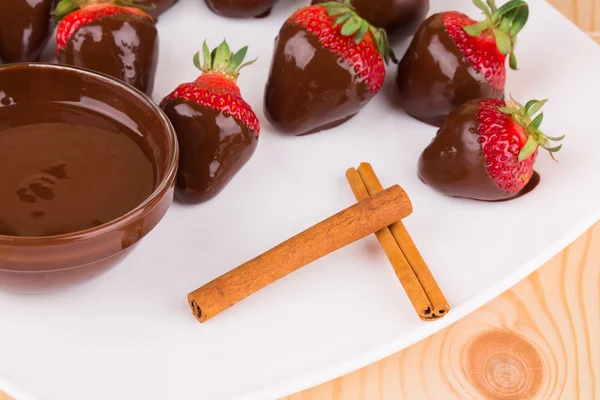 Strawberries in chocolate with cinnamon — Stock Photo, Image