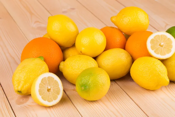 Limones y naranjas — Foto de Stock