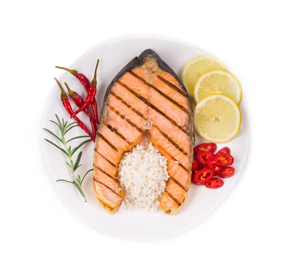 Gegrillter Lachs mit Gemüse — Stockfoto