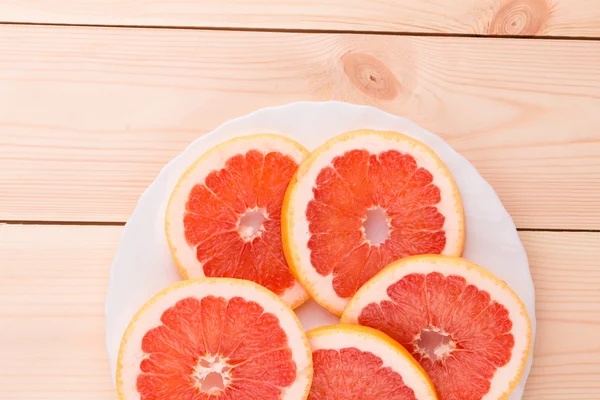 Freshly harvested grapefruit in a plate — Stock Photo, Image