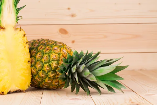 Färsk ananas — Stockfoto