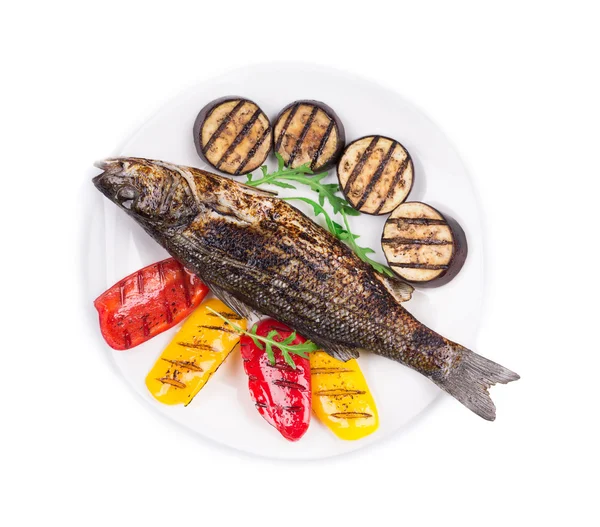 Gegrillter Fisch mit Gemüse. — Stockfoto