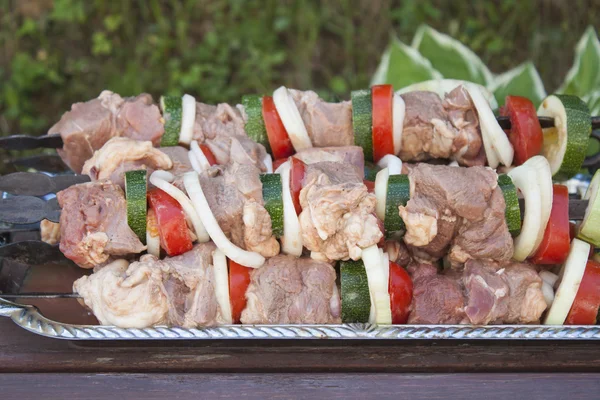 Raw shish kebab. Close up. — Stock Photo, Image