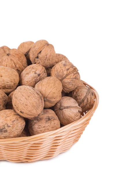 Vlašské ořechy v košíku — Stock fotografie