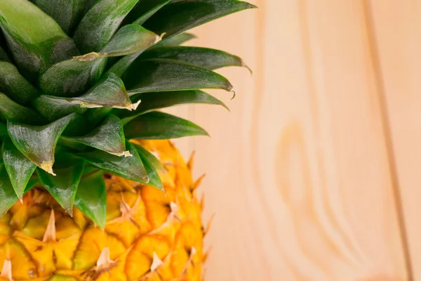 Ripe pineapple — Stock Photo, Image