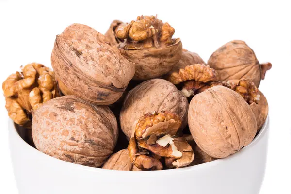 Nueces en tazón . — Foto de Stock