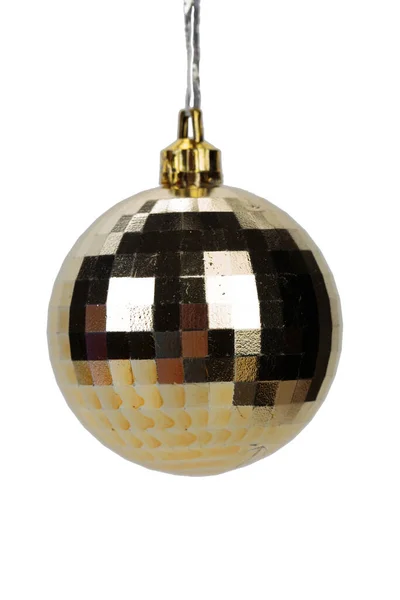 Een Gouden Kerstbal Hangt Aan Een Glimmend Koord Het Geïsoleerd — Stockfoto