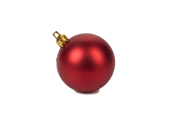 Uma Bola Natal Vermelha Suspensa Ouropel Brilhante Isolado Fundo Branco — Fotografia de Stock