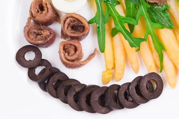 Salat mit Sardellen. — Stockfoto