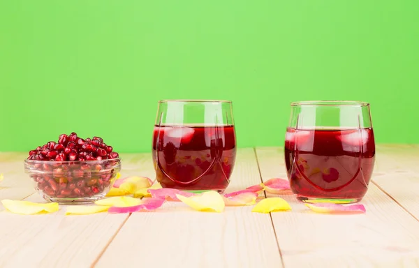 Juice with grains of a pomegranate. — Stock Photo, Image