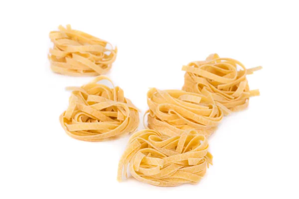 Suchý tagliatelle hnízda. — Stock fotografie