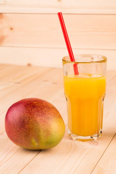 Mango and juice — Stock Photo, Image