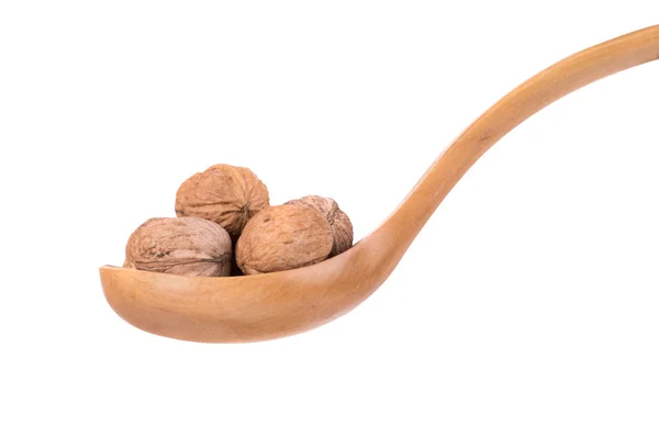 Деревянная ложка с грецкими орехами — стоковое фото