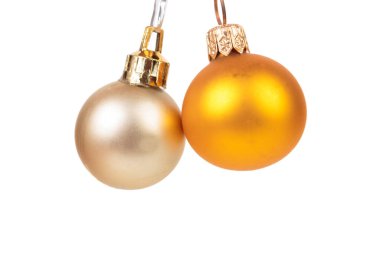 Kurdeleli iki Noel balosu. Beyaz arka planda izole edilmiş. Yakın plan..
