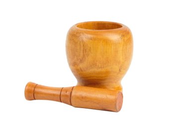 Baharat öğütmek için el yapımı ahşap havan. Beyaz arka planda izole edilmiş. Yakın plan..