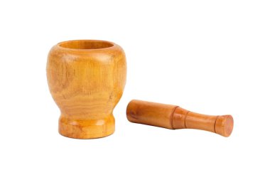 Baharat öğütmek için el yapımı ahşap havan. Beyaz arka planda izole edilmiş. Yakın plan..