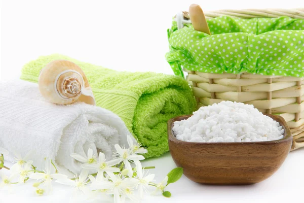 Wooden bowl filled with bath salt and towels on the background — Stock Photo, Image