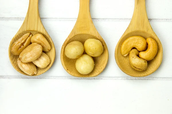 Tres cucharas de madera llenas de nueces — Foto de Stock