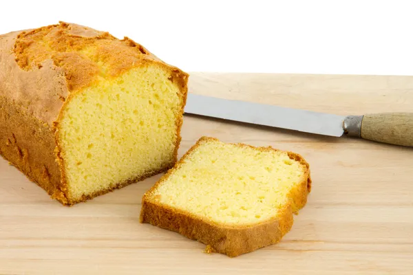 Torta al burro e fetta di torta sul tagliere — Foto Stock