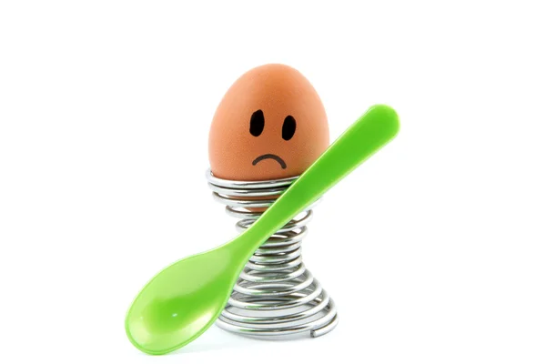 Kaşıkla yumurta Kupası üzgün görünümlü yumurta — Stok fotoğraf