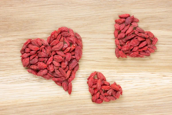 Три ягодных сердца годжи — стоковое фото