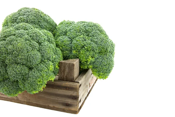 Broccoli in old wooden auction crate — Stock Photo, Image