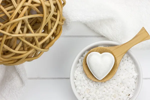 Reed top, tahta kaşıkla Banyo bombası ve havlu