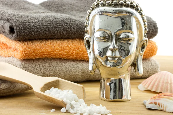 Buddha og badeprodukter – stockfoto