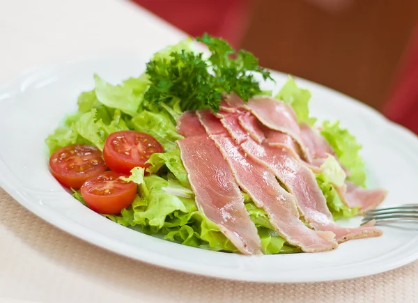 Salad with fresh salmon — Stock Photo, Image