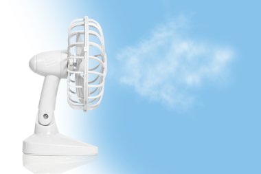 gökyüzü arka plan üzerinde izole tablo fan