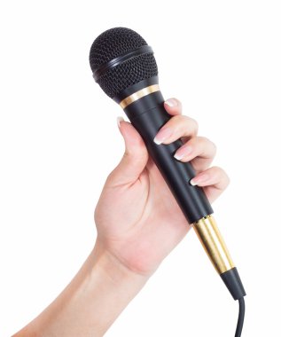 Beyaz arka plan üzerinde izole mikrofon ile el