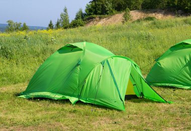 doğada kamp çadırı.