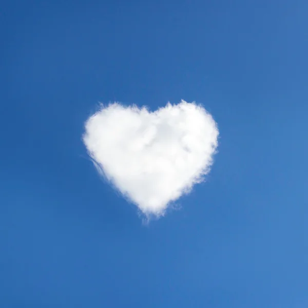 Coração de nuvens símbolo de amor — Fotografia de Stock