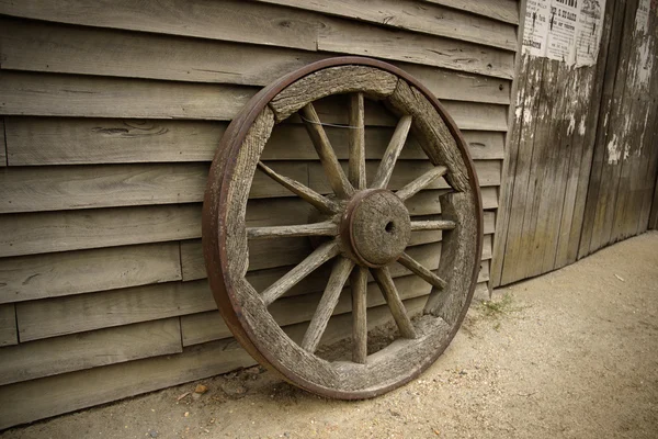 Vecchia ruota di legno. Ballarat, Sovrano Colle, Australia — Foto Stock