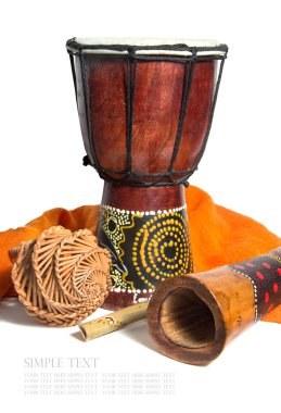 Drum, izole bir wh didgeridoo ve etnik müzik aletleri