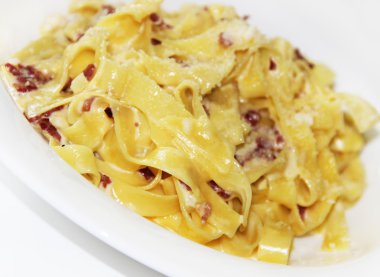 yeşil fasulye, havuç, patates, brokoli ve croutons mantar yapılmış taze sebze çorbası